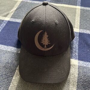 Outdoor Black SnapBack Truckers Hat